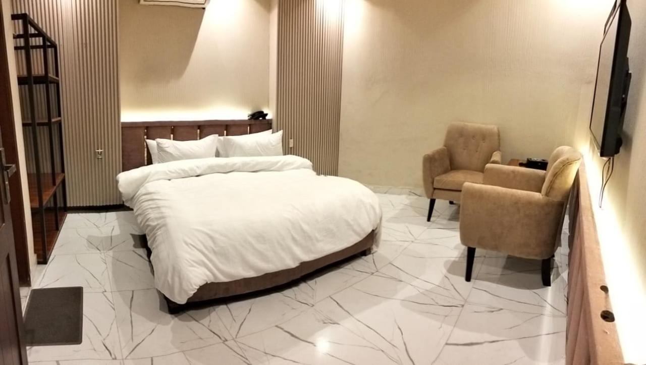 Shelton Boulevard Hotel Lahor Dış mekan fotoğraf